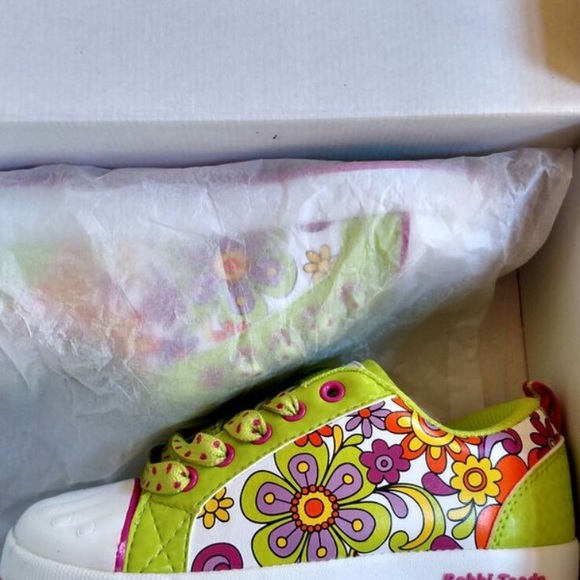 COPY - Bobbie Toads kids gym shoes, Sz 11 & 12 - Picture 4 of 5